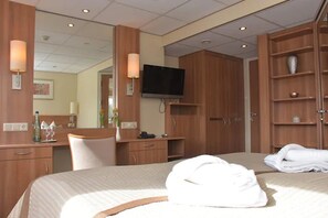 Coffres-forts dans les chambres, bureau, Wi-Fi gratuit, draps fournis