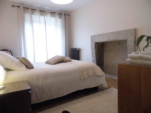 Individually decorated, individually furnished, cribs/infant beds - L'Atelier S (Mont Lozere et Goulet)