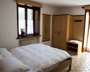 In-room safe, iron/ironing board, rollaway beds, free WiFi