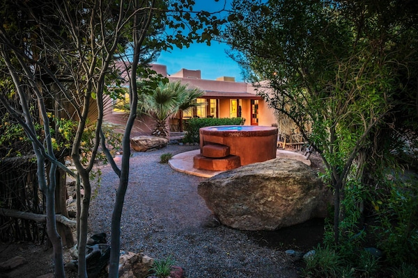 Deluxe Bungalow, 2 Bedrooms, Fireplace | Private spa tub