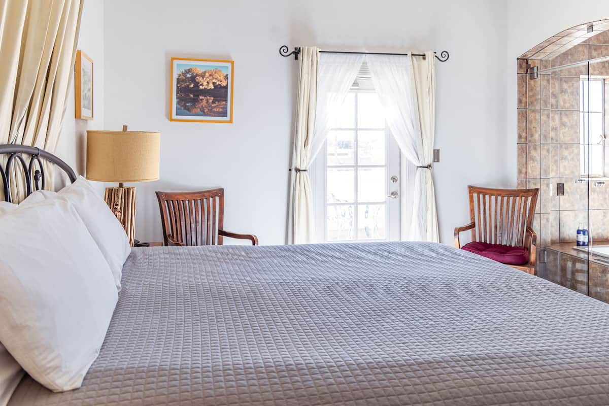 Deluxe Suite, 1 King Bed with Sofa bed, Balcony (Ted Turner Suite) | Individually decorated, desk, free WiFi, bed sheets