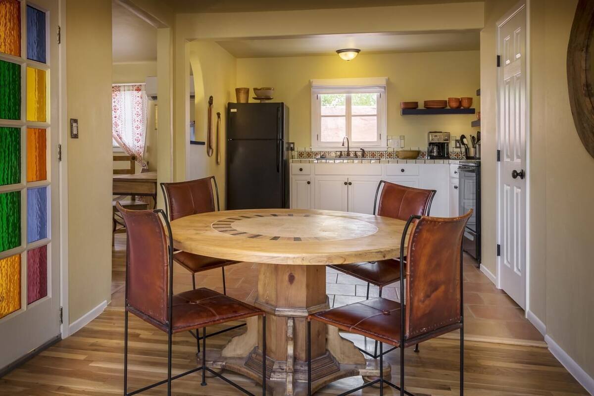 deluxe bungalow, 2 bedrooms, fireplace | private kitchen