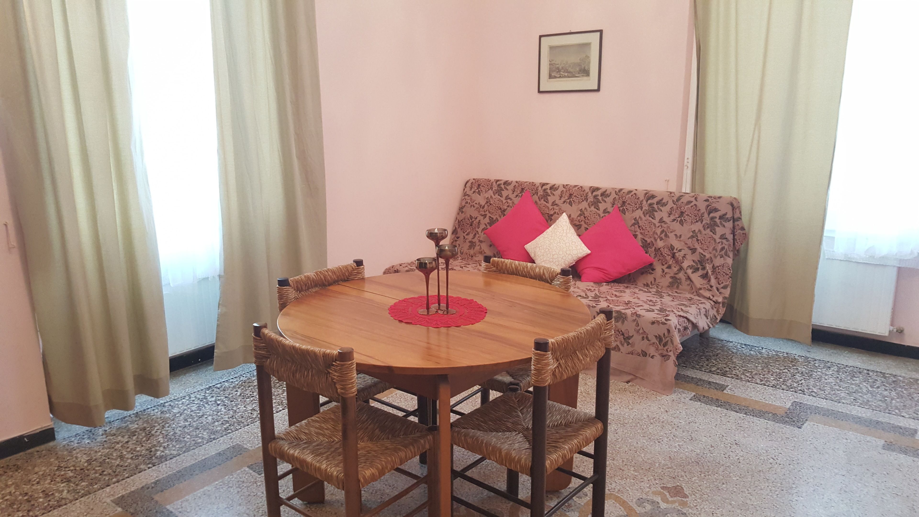 Classic-Apartment, 1 Schlafzimmer, Küche, Gartenblick | Essbereich im Zimmer