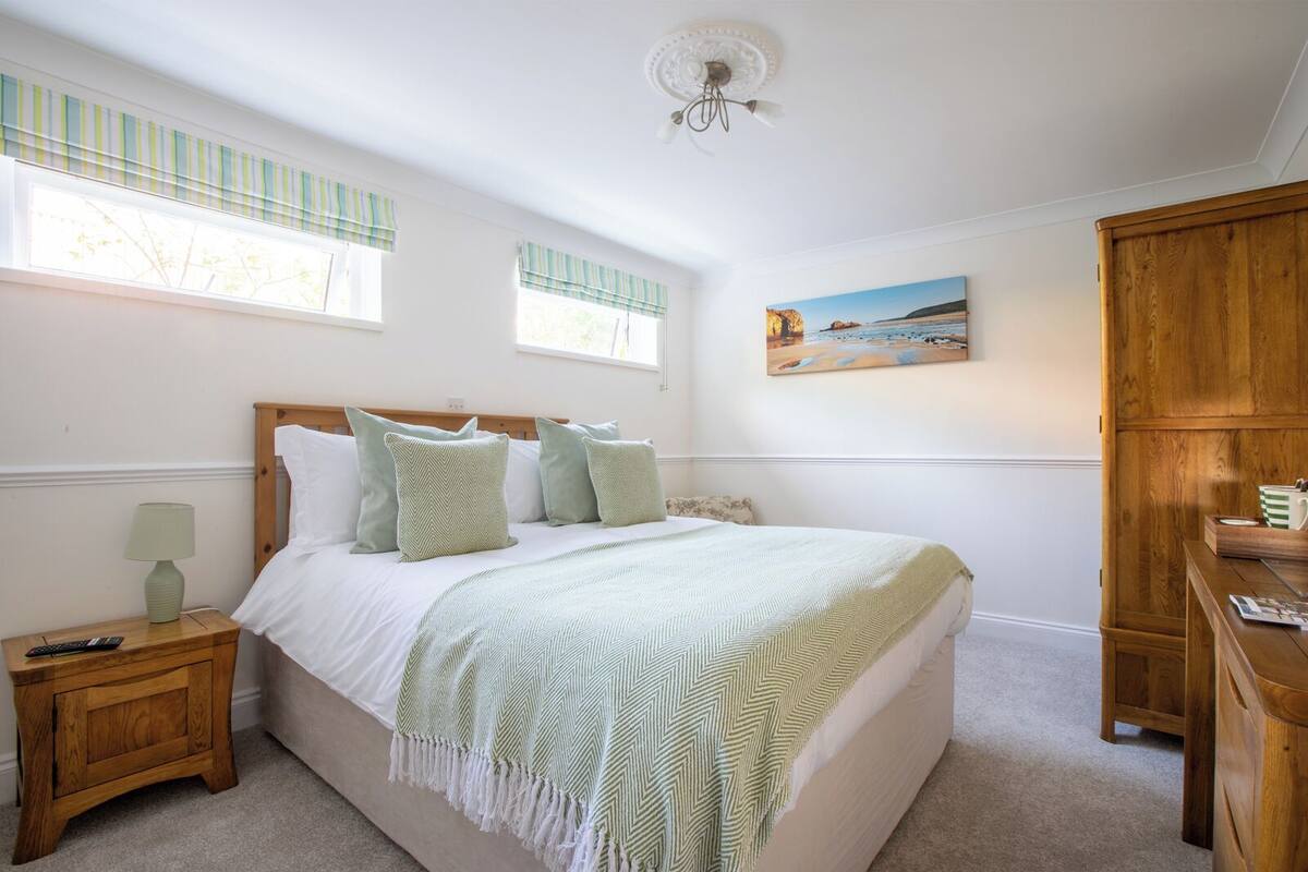 Classic Double Room (Room 14) | Premium bedding, memory foam beds, desk, WiFi (free)
