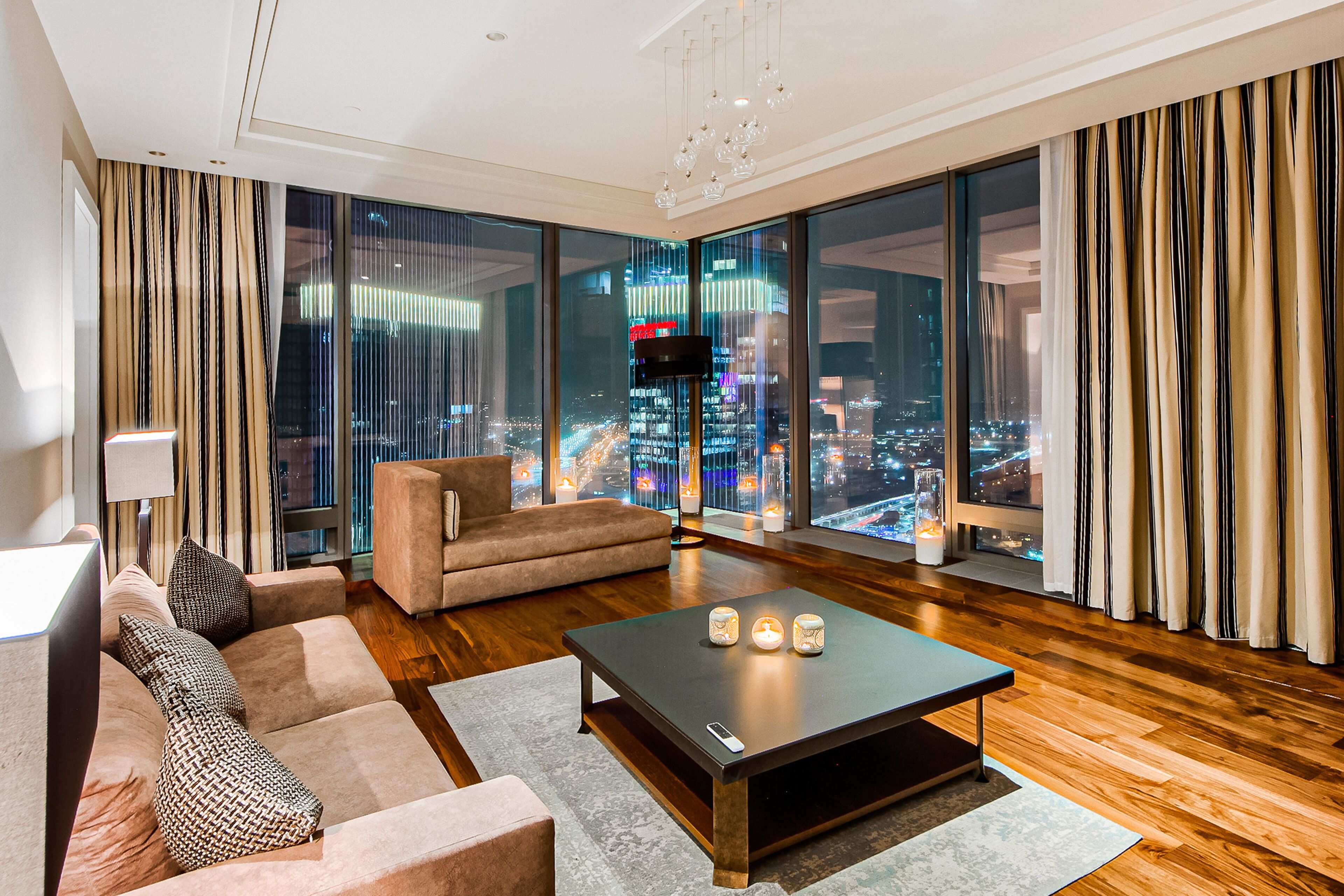 Sky Embassy Apartment, 220 m2, 49th floor of the "Federation Tower West" | 起居區 |  LCD 液晶電視、 DVD 播放機、地暖系統