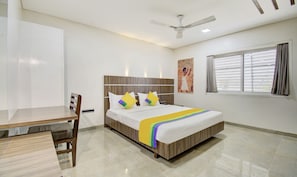 Desk, iron/ironing board, rollaway beds, free WiFi - Treebo Lalaji's Executive (Chhatrapati Sambhajinagar)