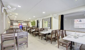 Restaurant - Treebo Lalaji's Executive (Chhatrapati Sambhajinagar)