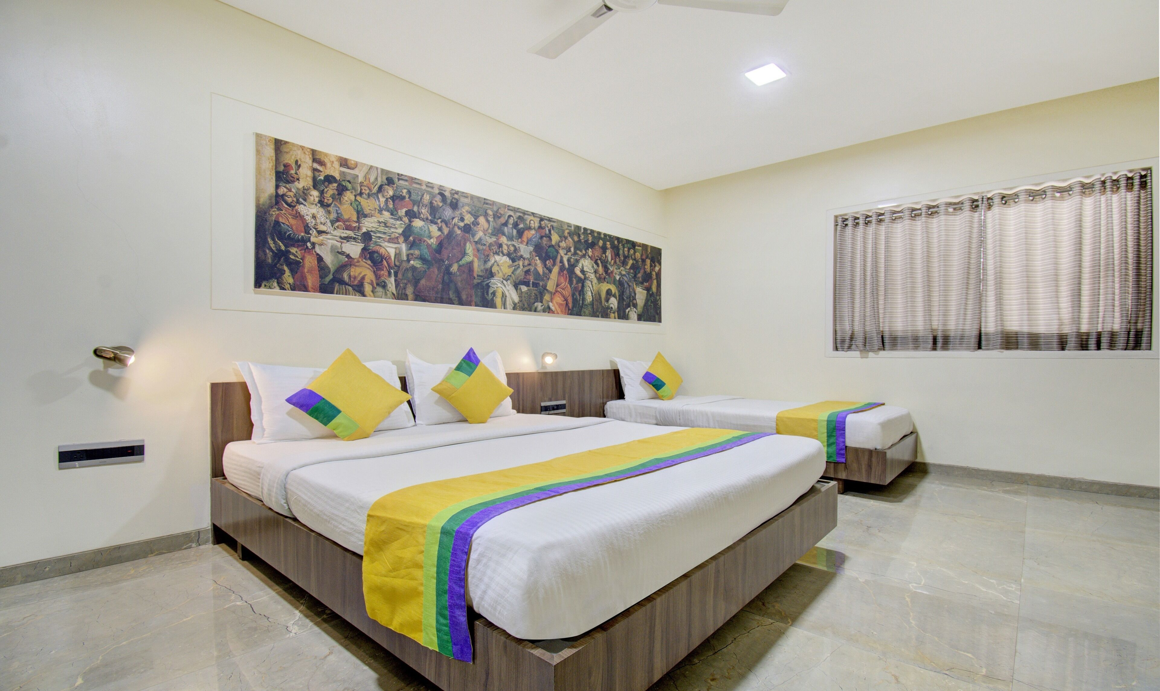 Deluxe Room | Desk, iron/ironing board, rollaway beds, free WiFi