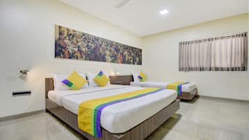 Deluxe Room | Desk, iron/ironing board, rollaway beds, free WiFi