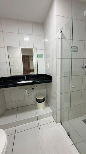 Phòng đôi | Phòng tắm | Buồng tắm vòi sen, máy sấy tóc, khăn tắm 