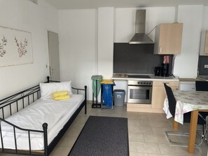 Comfort Studio, Private Bathroom (Apartment EG) | Room amenity - Maffei Apartments (Nuremberg)