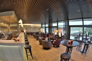 Lunch and dinner served, local and international cuisine - CAMPUS SURSEE Seminarzentrum AG (Oberkirch)