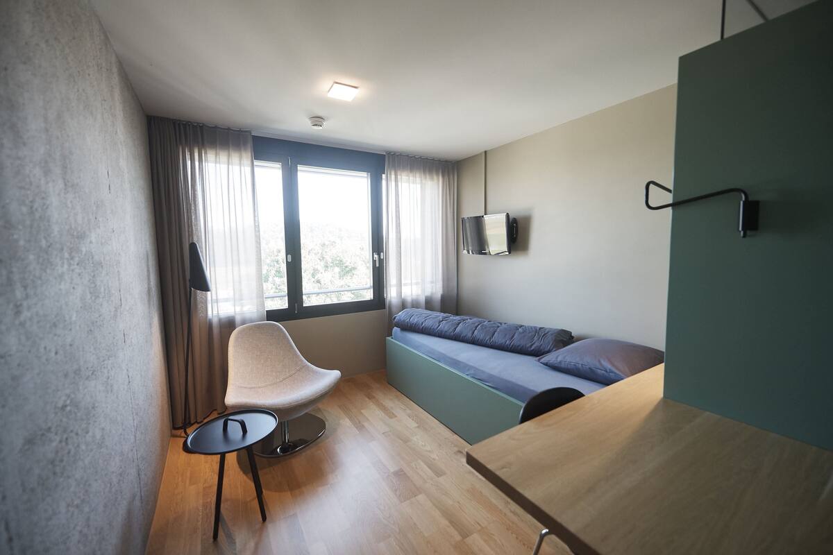 Habitación individual Premium | Caja fuerte, escritorio, wifi gratis