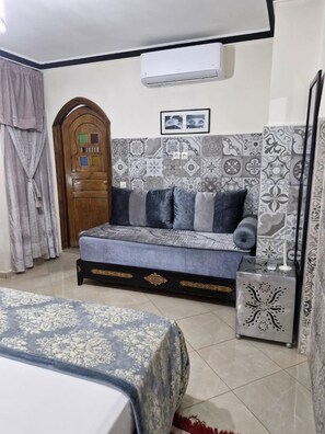 Premium bedding, pillow-top beds, in-room safe, soundproofing - Riad de la Semaine (Marrakech)