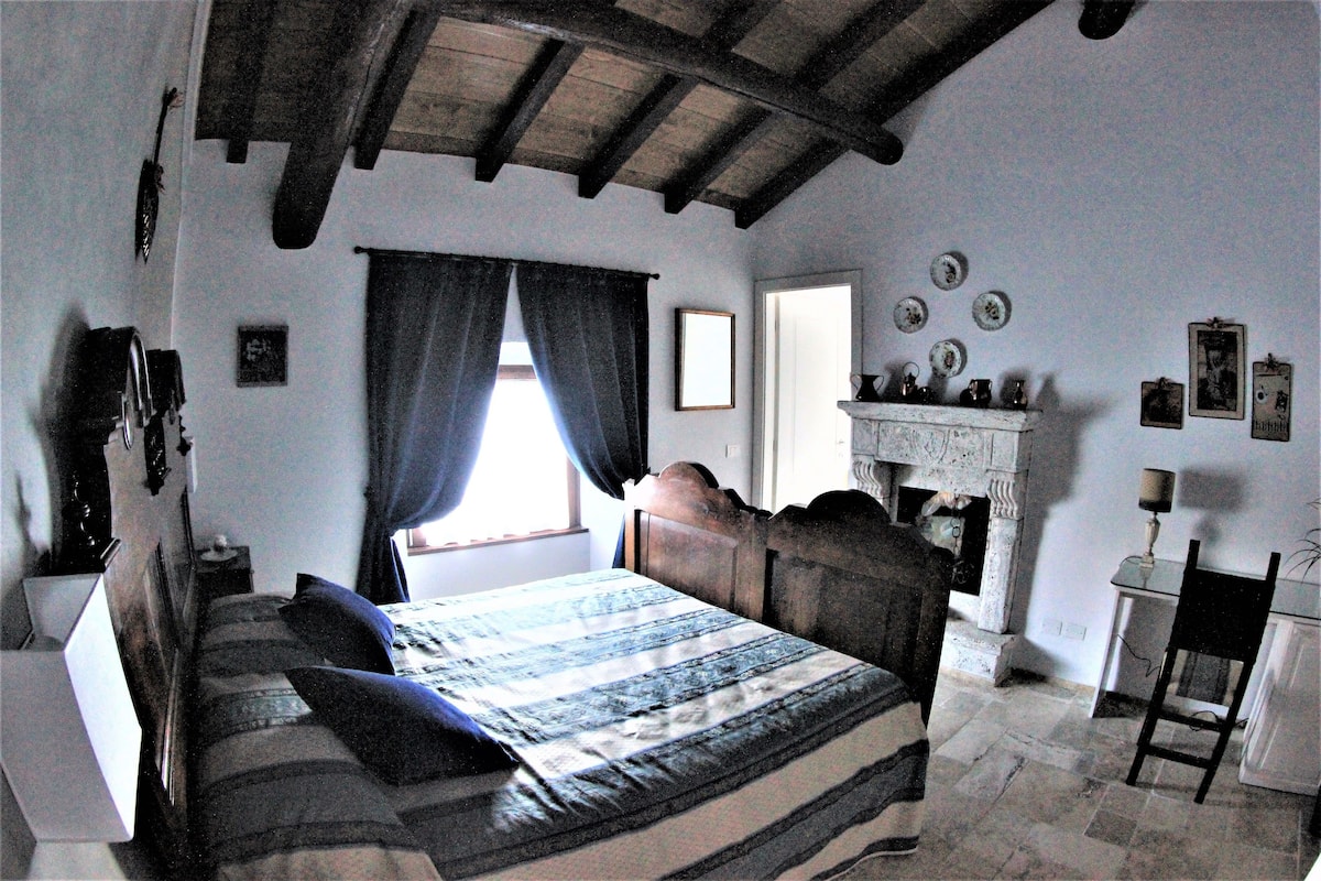 Habitación doble superior, vista al lago (Dervio) | Minibar, caja de seguridad en la habitación y escritorio