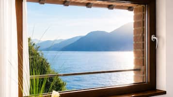 Superior Double or Twin Room (Varenna) | Bathroom