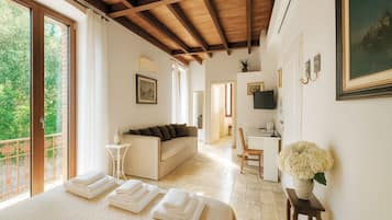 Dobbelt- eller tomannsrom – deluxe (Cernobbio) | Minibar, safe på rommet, skrivebord og skrivebord for bærbar PC