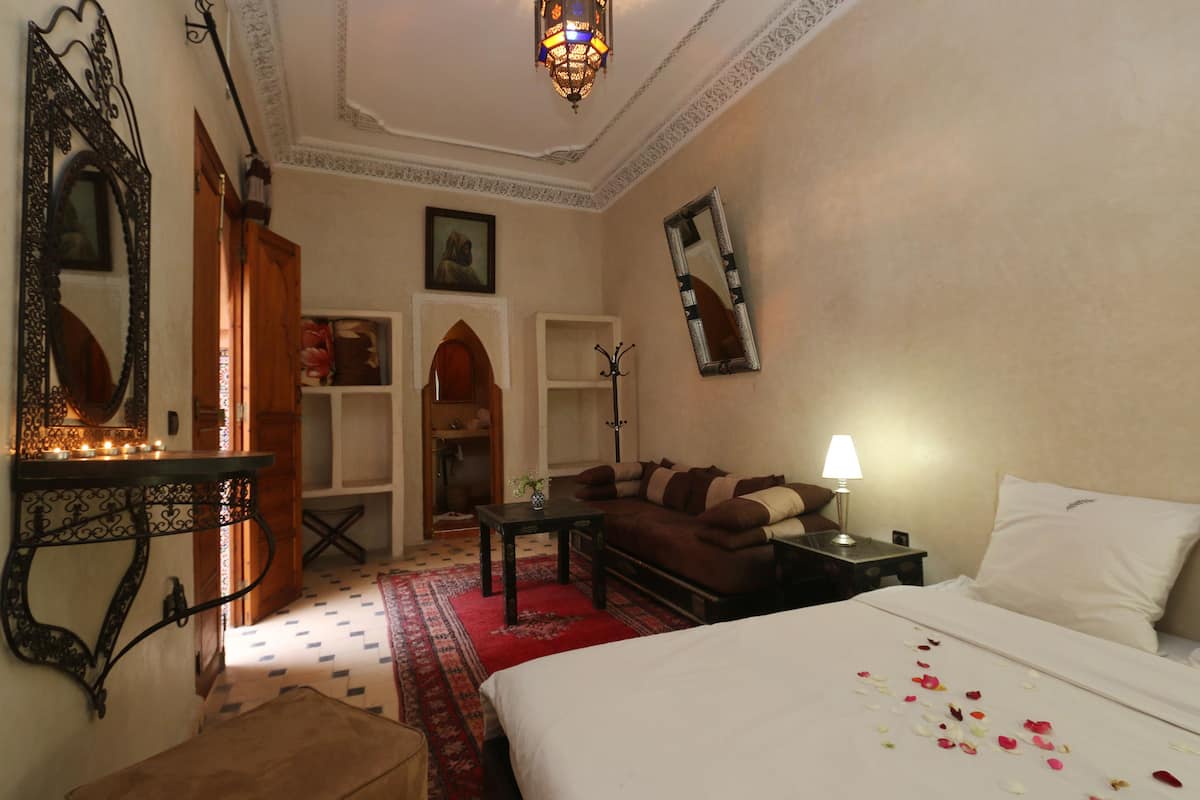 Quadruple Room | Desk, blackout drapes, free WiFi