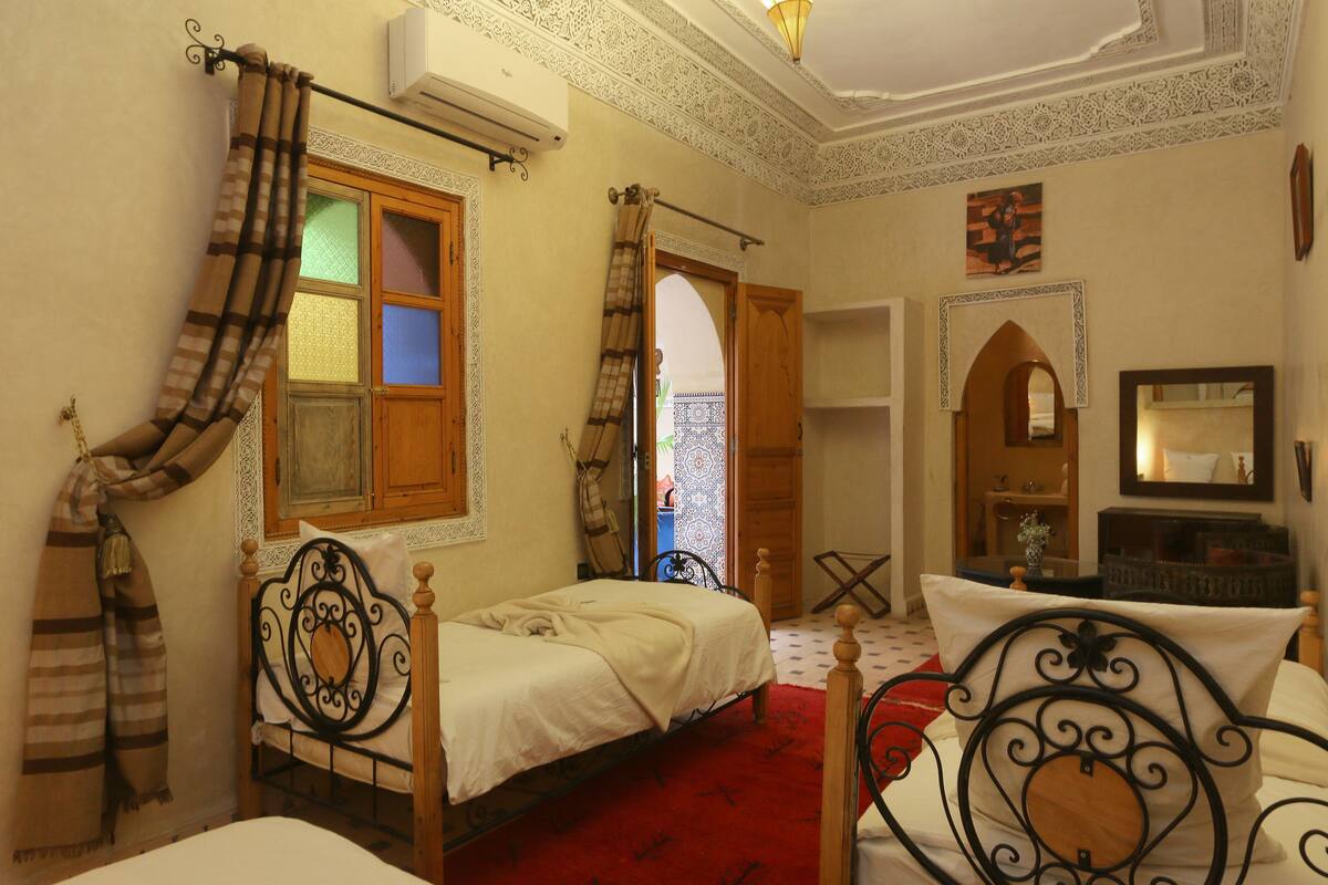 Suite | Desk, blackout drapes, free WiFi