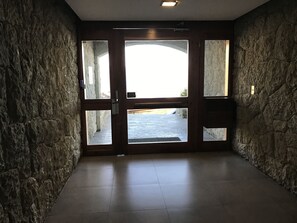 Interior entrance - Salta Lake View (San Carlos de Bariloche)