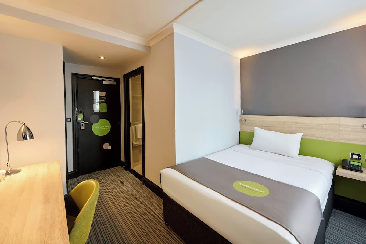 Express Single Room | In-room safe, desk, laptop workspace, blackout drapes