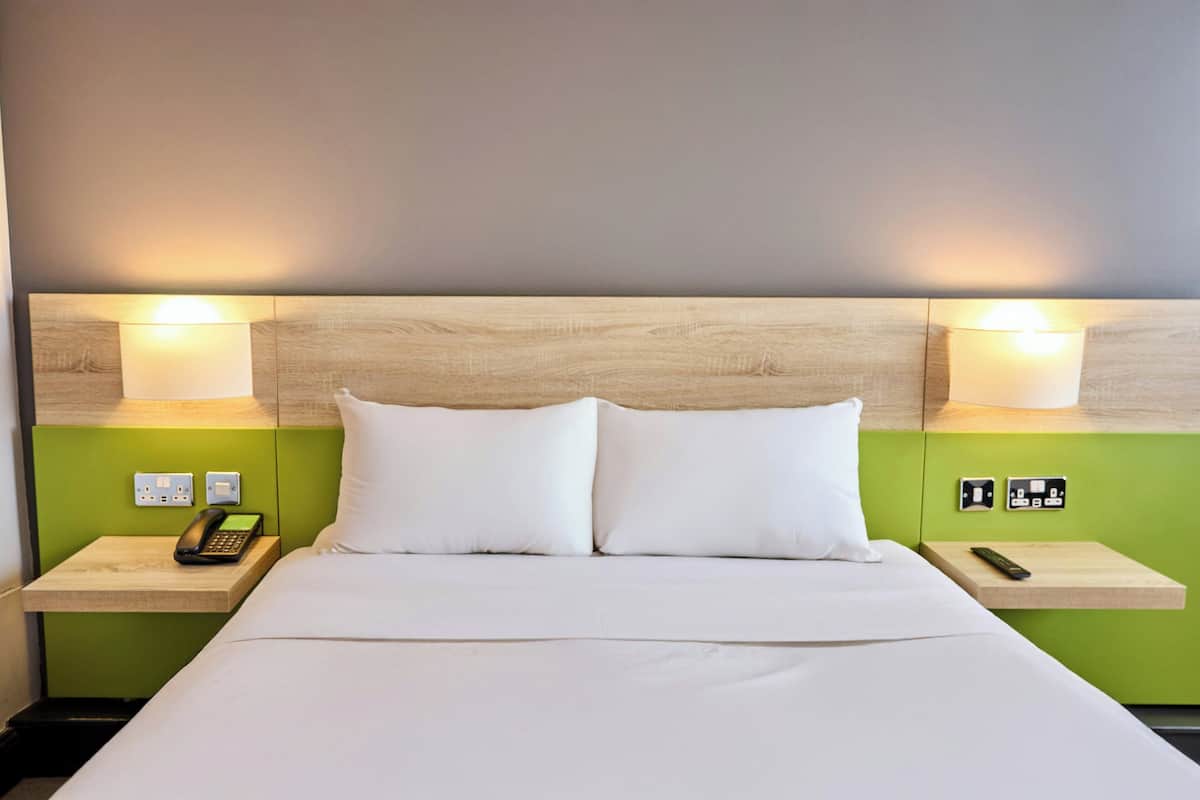 Standard Double Room, 1 Double Bed | In-room safe, desk, laptop workspace, blackout drapes