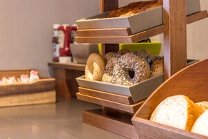 Café da manhã inglês todos os dias mediante uma taxa