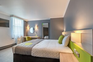 Caja de seguridad en la habitación y escritorio 