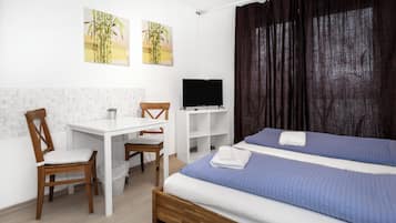 1 bedroom, desk, iron/ironing board, free WiFi