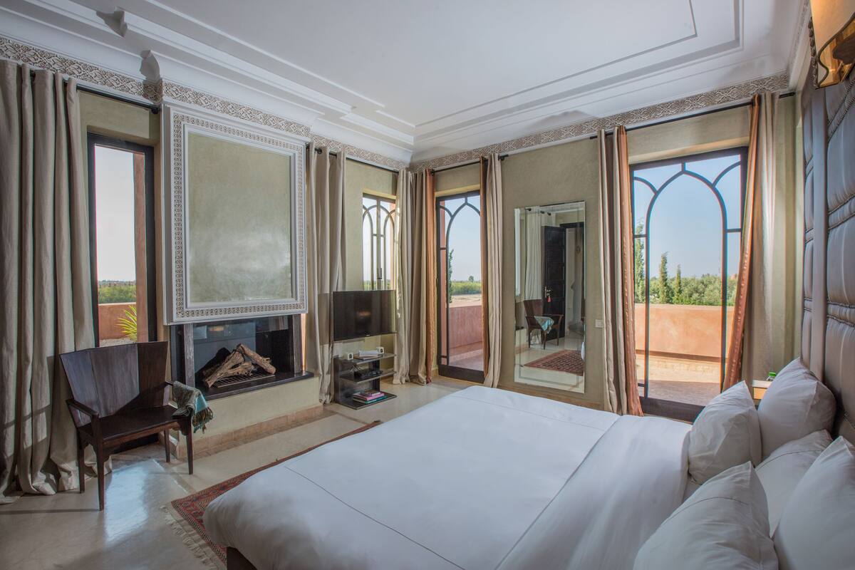 Premium bedding, in-room safe, desk, blackout curtains