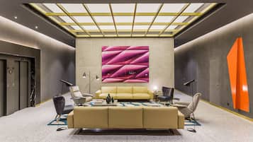 Coin salon dans le hall