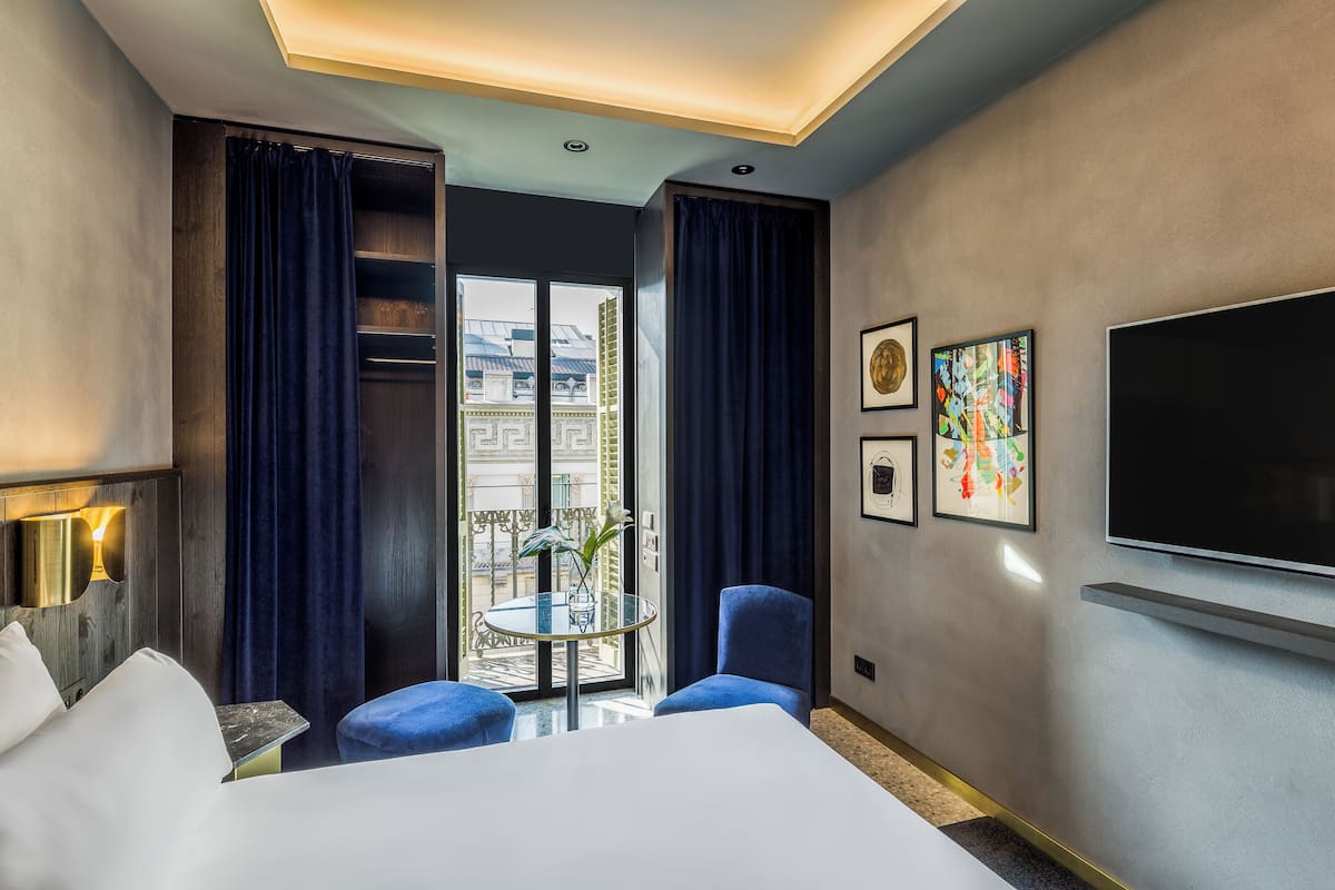 Minibar, in-room safe, blackout drapes, soundproofing