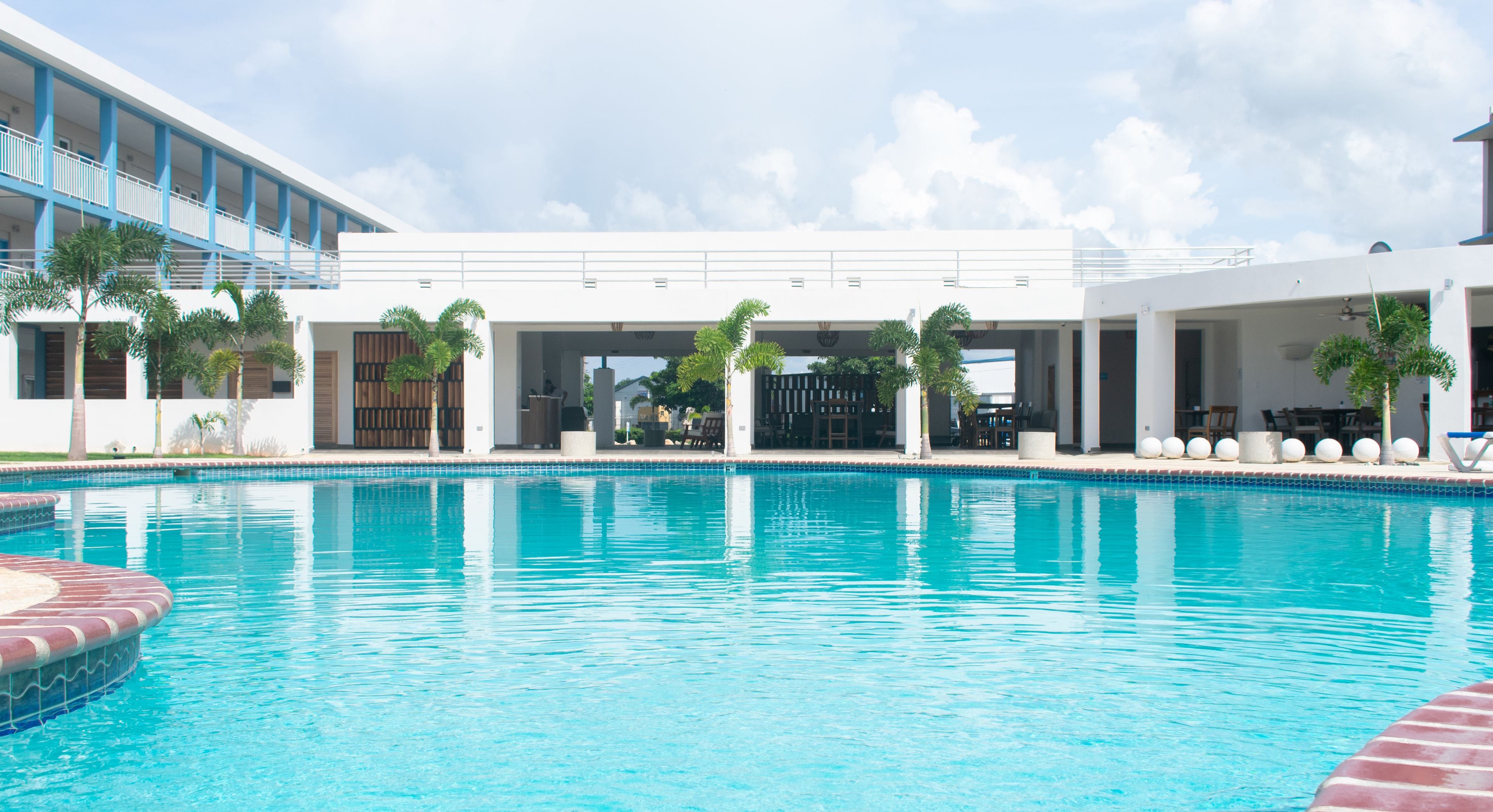 Outdoor pool, pool umbrellas, sun loungers