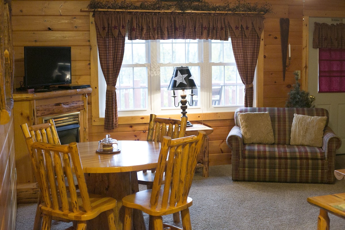 Premium Suite, 2 Bedrooms, Kitchen | In-room dining