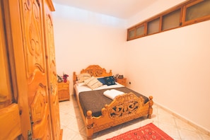 Basic Apartment, 3 Bedrooms, Ocean View | Blackout drapes, free cribs/infant beds