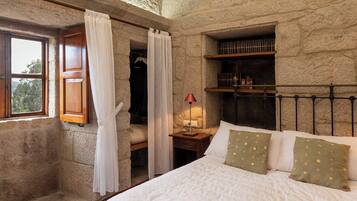 1 chambre, décoration personnalisée, ameublement personnalisé, bureau