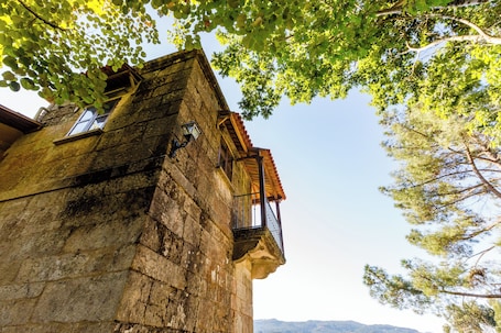 Exterior. Rectoral de Fofe