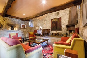 Lounge - Rectoral de Fofe (Covelo)