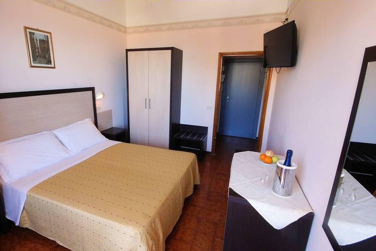 In-room safe, desk, free WiFi, bed sheets