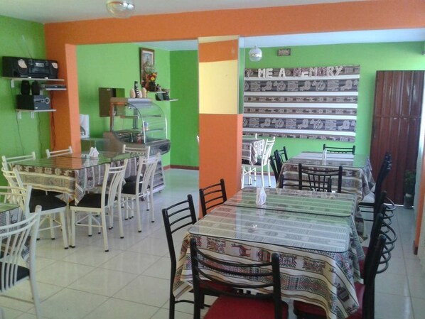 Desayuno completo incluido todos los días 