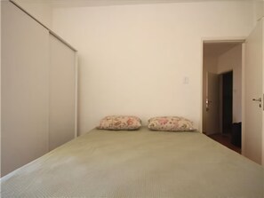 Apartamento standard, 2 quartos | 2 quartos, ferros/tábuas de passar roupa, Wi-Fi de cortesia