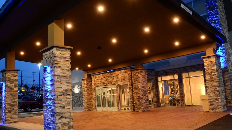 Holiday Inn Express & Suites Pittsburgh - Monroeville by IHG