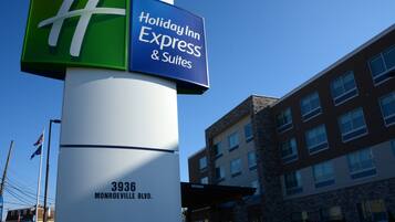 A Holiday Inn Express & Suites sign with the address 3936 Monroeville Blvd.