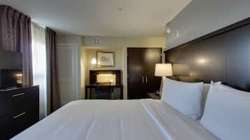 Studio Suite, 1 King Bed, Kitchen | Premium bedding, pillowtop beds, desk, blackout drapes