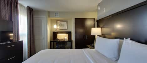 Studio Suite, 1 King Bed, Kitchen | Premium bedding, pillow-top beds, desk, blackout curtains