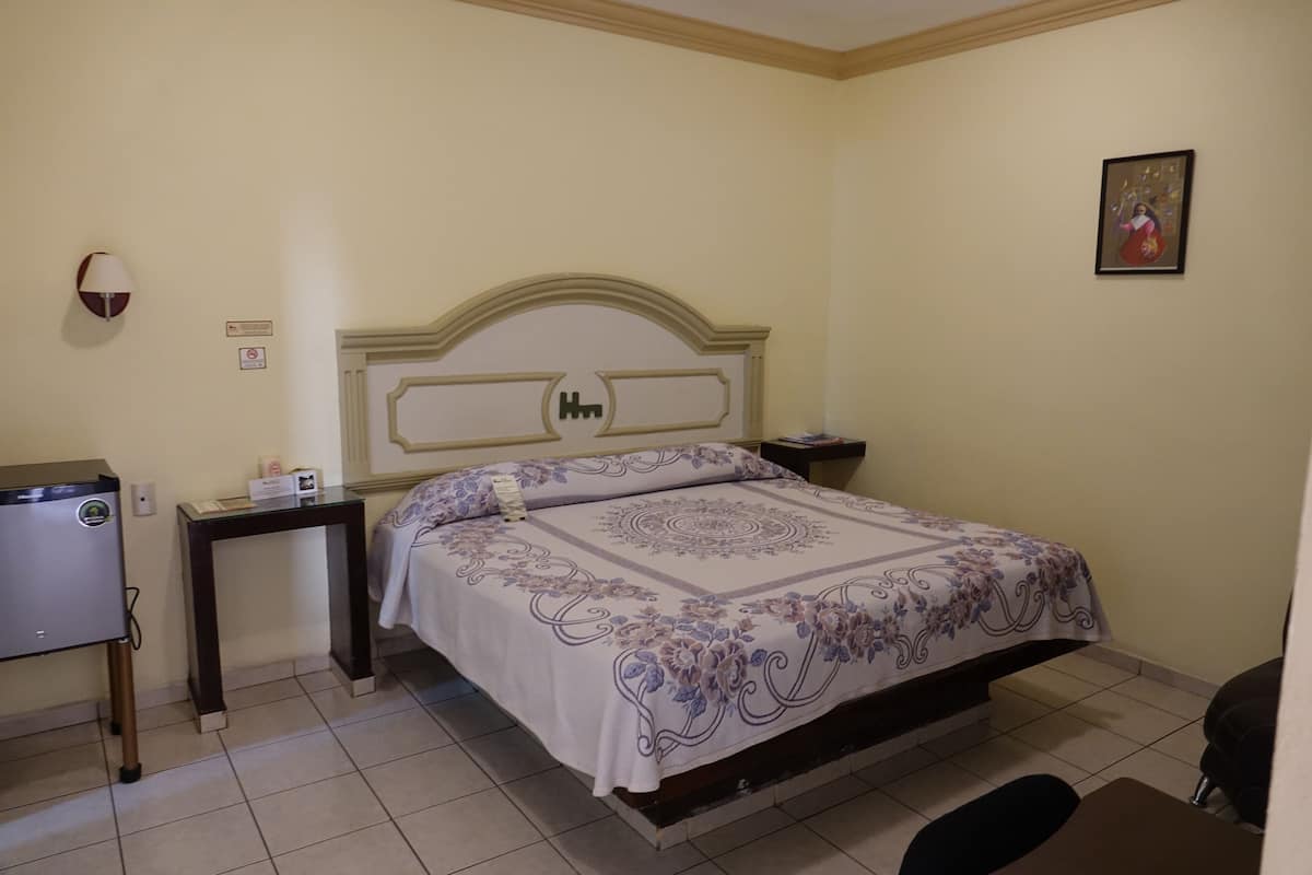 Ejecutiva B, Non Smoking | Individually furnished, free WiFi, bed sheets