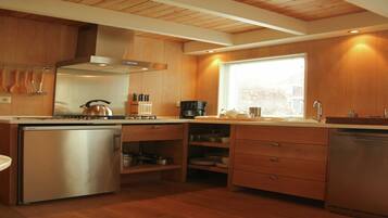Kühlschrank, Mikrowelle, Geschirrspüler