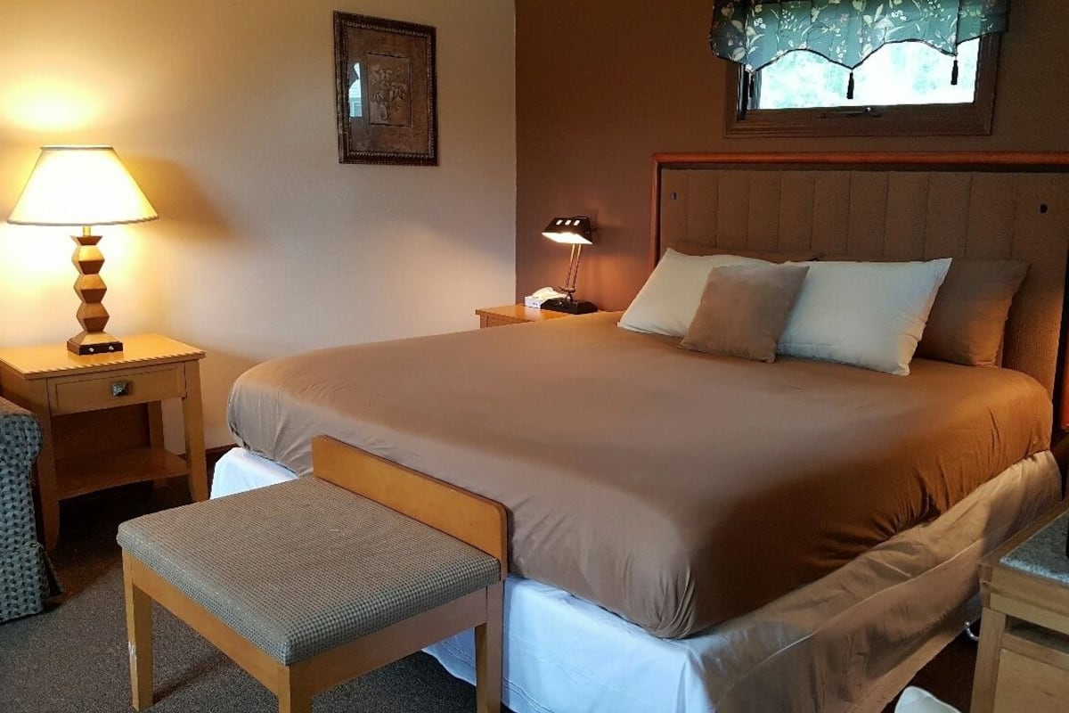 华丽客房, 1 张特大床, 泳池景观 | 埃及棉床单、高档床上用品、特色装修、特色家居