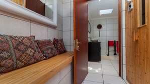 Unclassified image, 4 of 23, button - 57 Huguenot Street (Franschhoek)