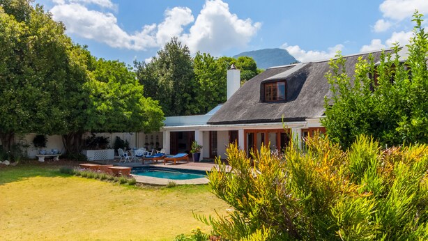 Unclassified image, 1 of 23, button - 57 Huguenot Street (Franschhoek)